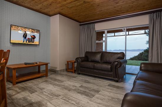 Gariep, A Forever Resort: 4-Sleeper Chalet. 2 bedrooms (1 double bed & 2 single beds)